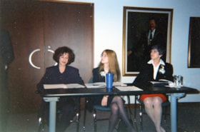 UJA Women's Division Visit to Jacqui Holzman's Office