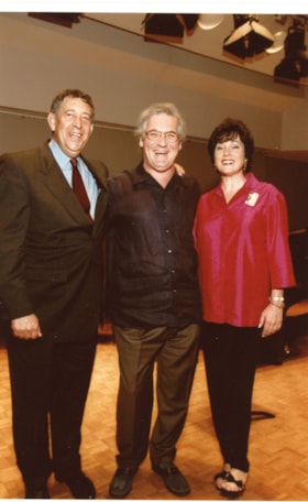 Pinchas Zuckerman with two unidentified people at an Ottawa Jewish Community Foundation event.