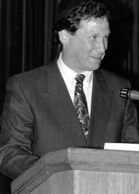 Jeffrey Pleet, recipient of the Freiman Family Young Leadership Award, speaking at the 61st Annual General Meeting of the Jewish Community Council of Ottawa Vaad Ha'Ir.